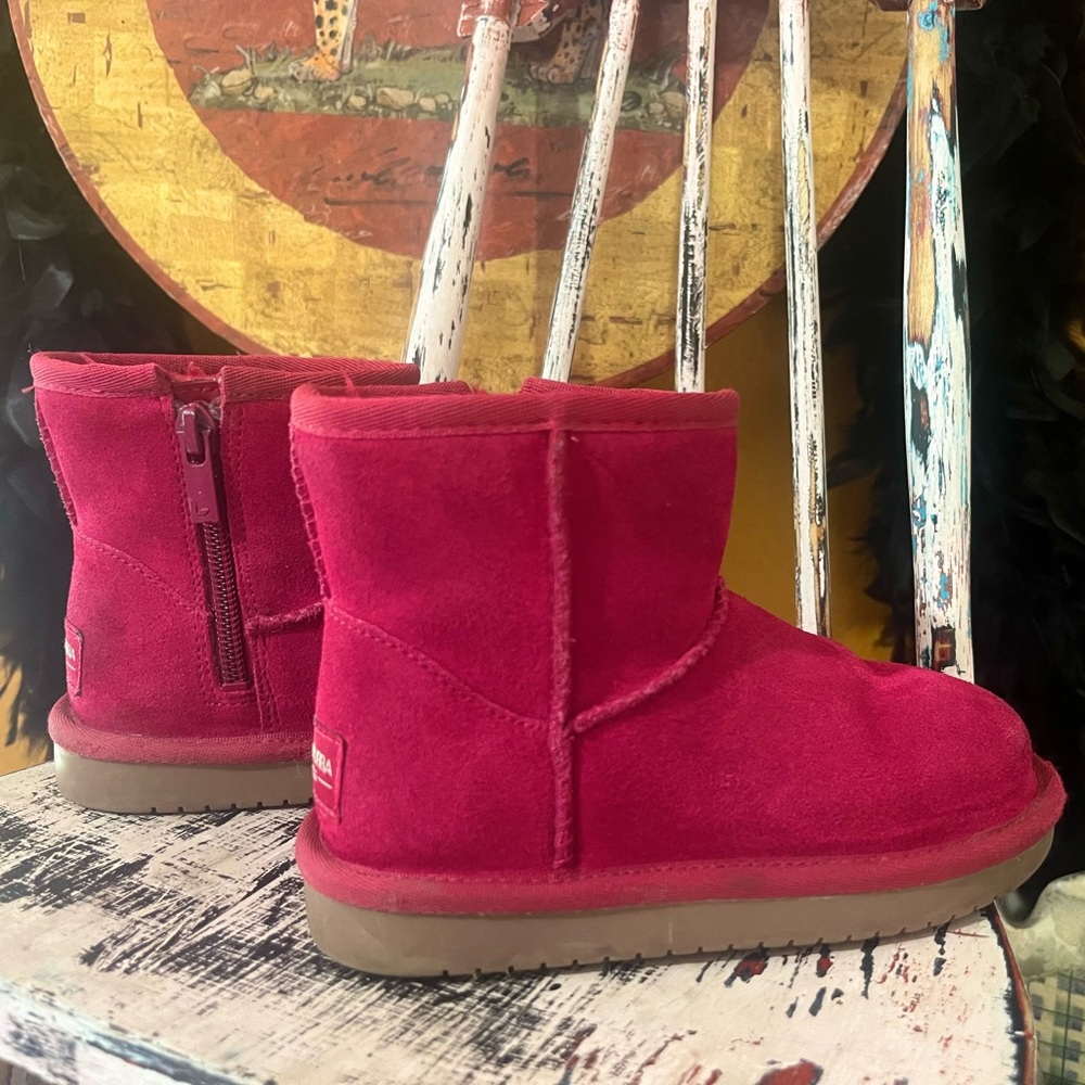 Girls Uggs Koolaburra Boot Size 10 Hot Pink with Sherpa and Zip